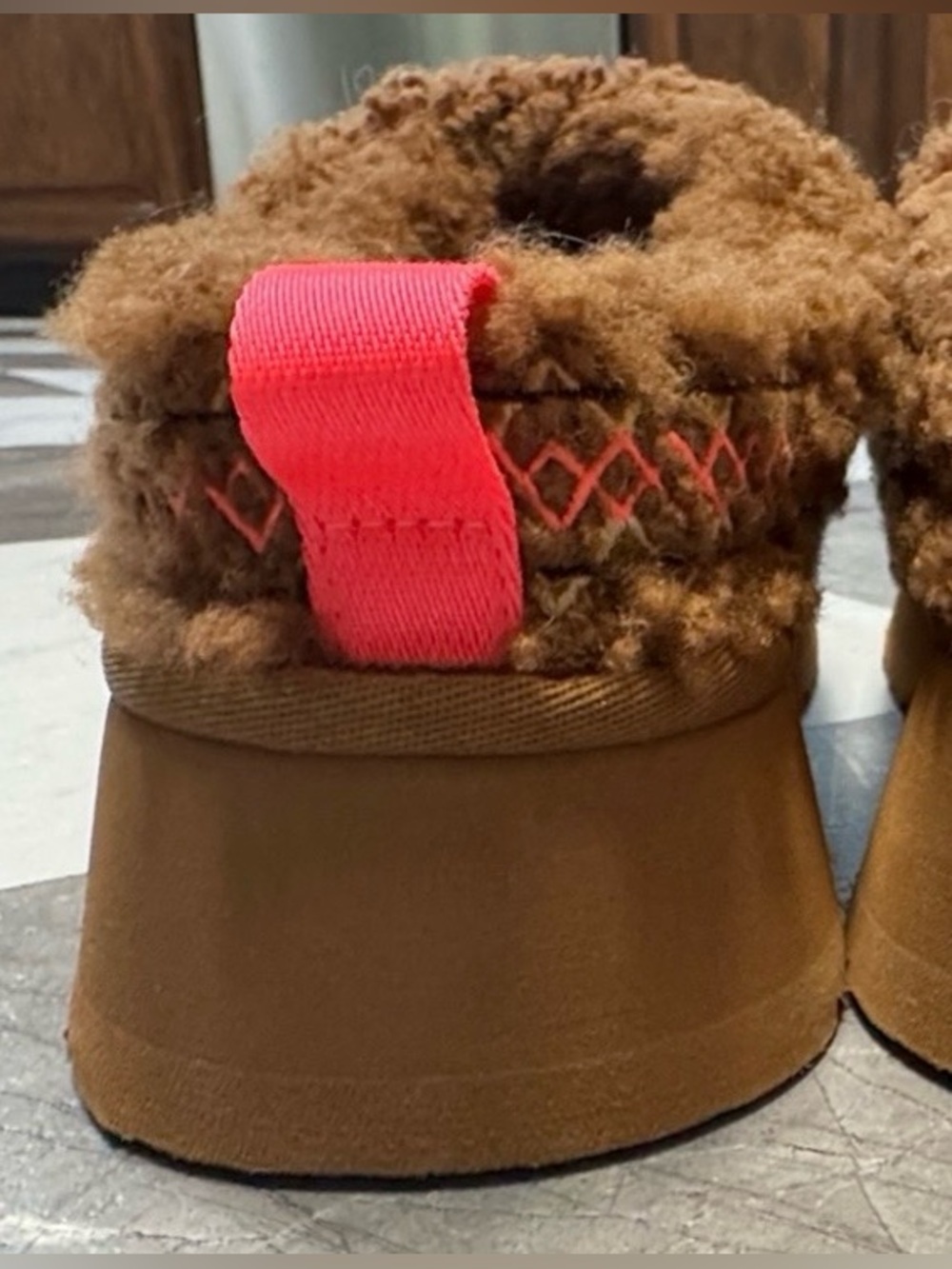 UGG Platform - Picture 4 of 5